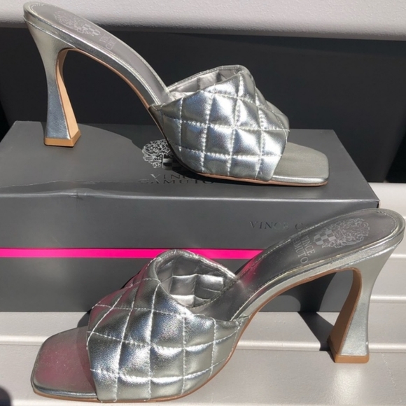 Vince Camuto Silver Quilted Mules Heeled Sandals NWT Size 9 - Picture 5 of 12